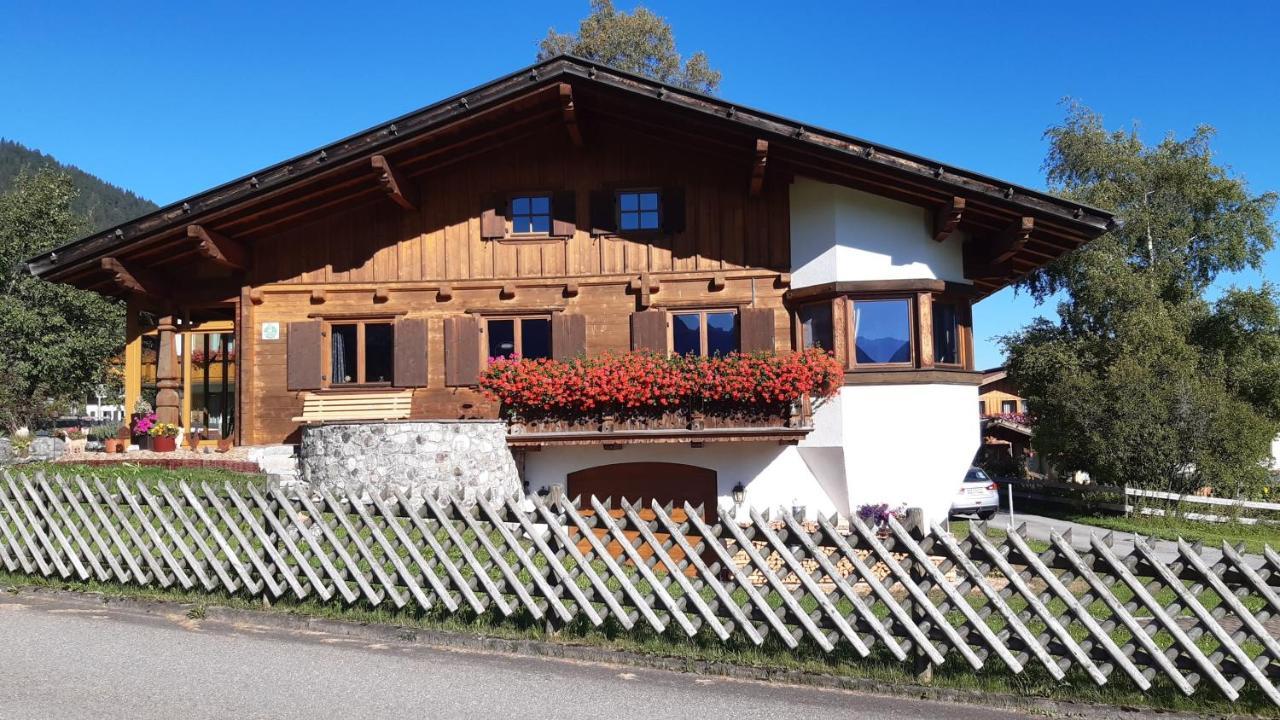 Villa Ferienhaus Alpsteig Schattwald Exterior foto